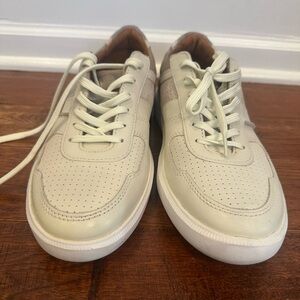 Clarks Men's Off-White Sneakers